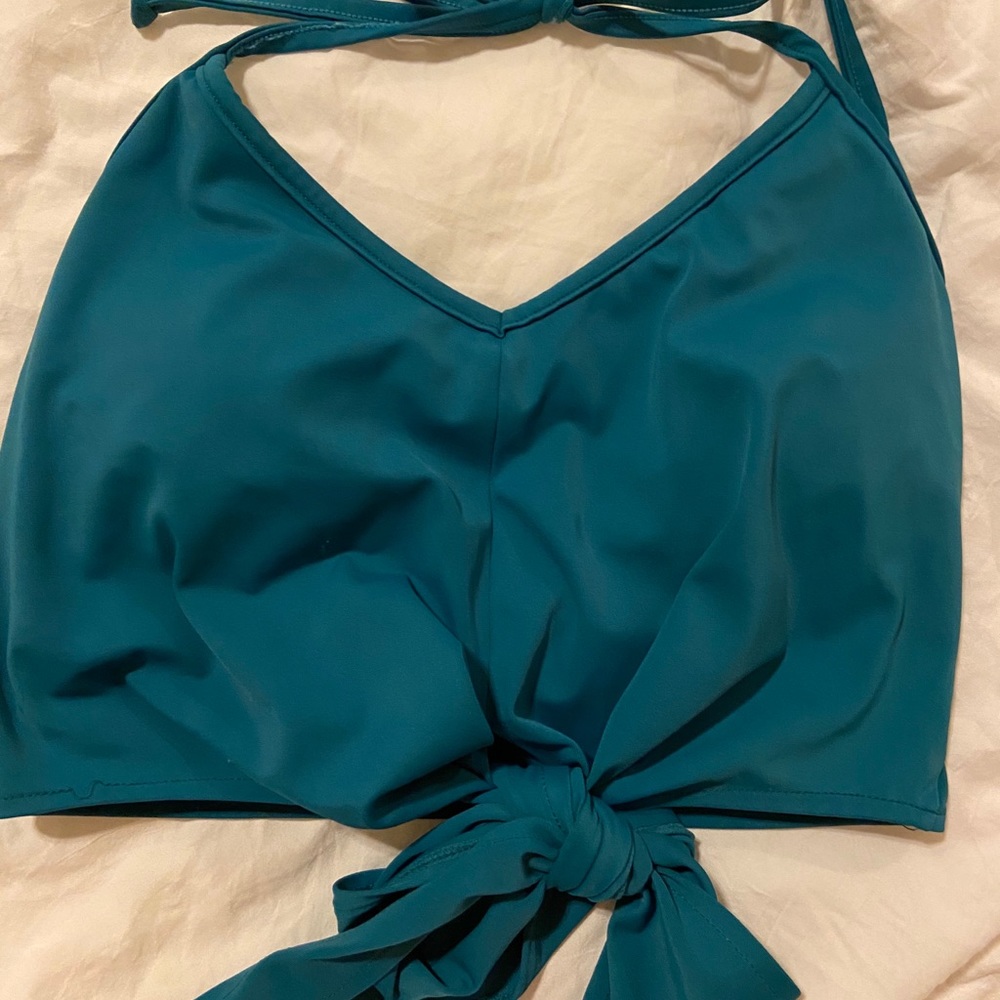 Kortni jeane tied up top